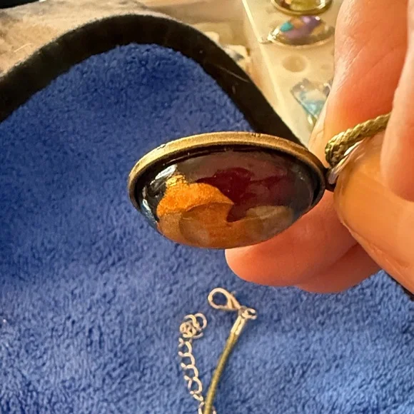 Unique Resin Elegant Gold Pendant Necklace - Picture 5 of 9